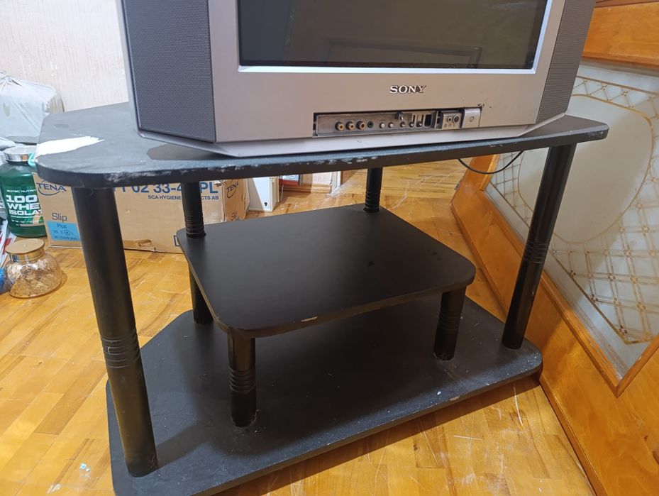 Sony rangli televizor sotiladi (eski model)