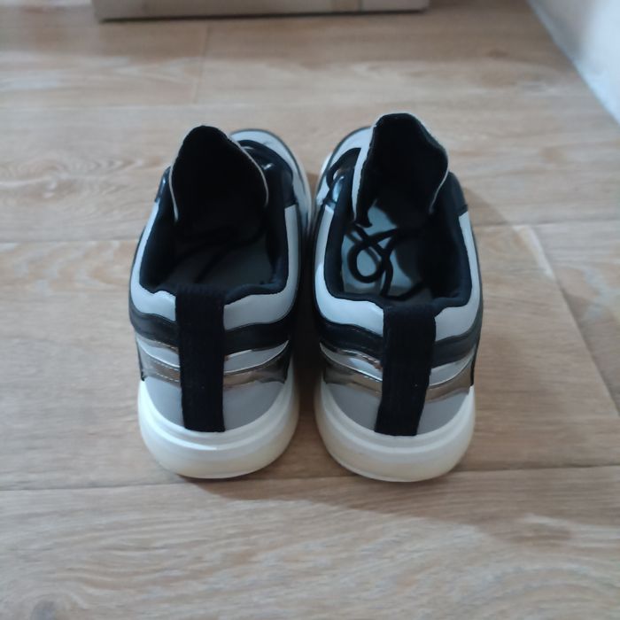 Кроссовки  демисезонные 42 размер