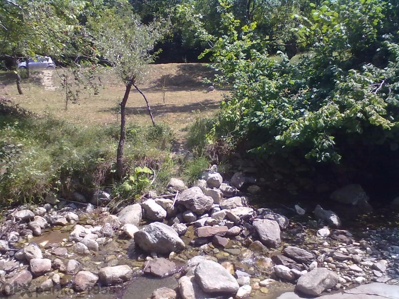 Продавам имот в гр.Априлци