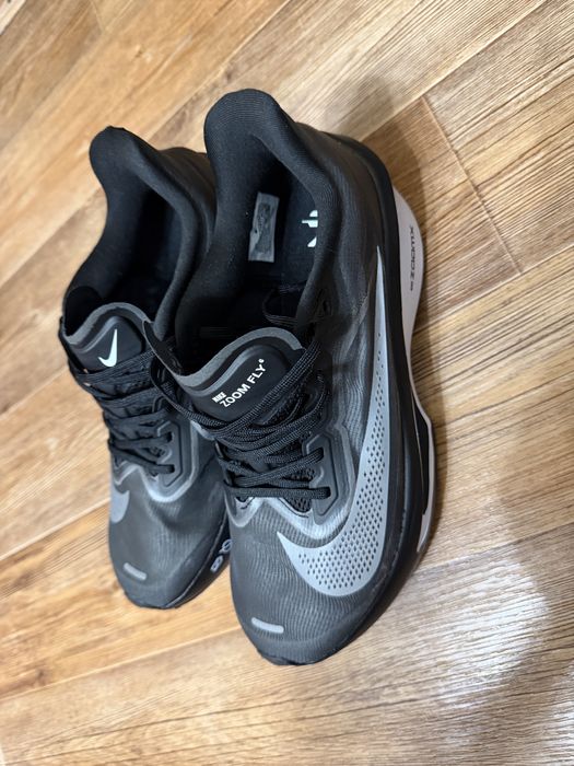 Продам кроссовки найк Nike