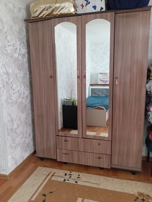 Шкаф для одежды целый