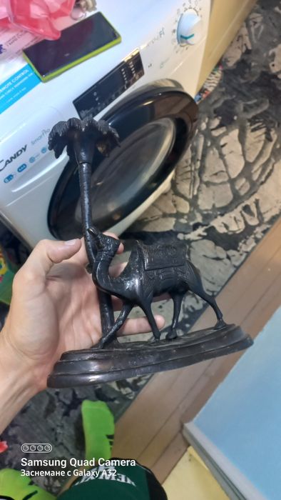 Бронзова Масивна тежка статуетка свещник камила с палма