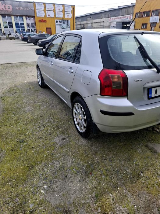 Toyota korolla автомобил
