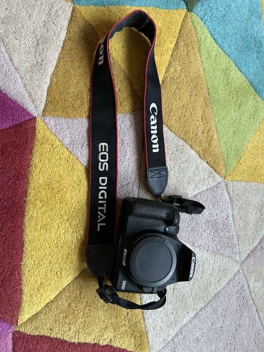 Canon 500D DSLR тяло + батерия + зарядно