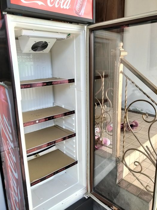 Ветрина холодильник сотилади.