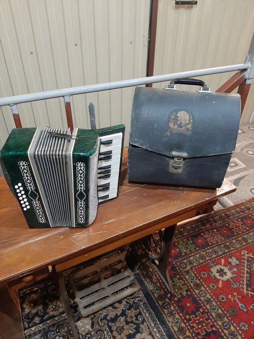 Аккордеон Малыш продам