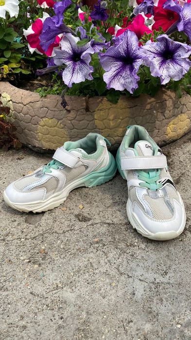 Продам детскую обувь