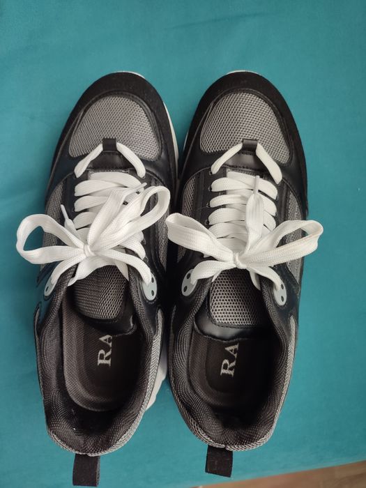 Продавам дамски маратонки