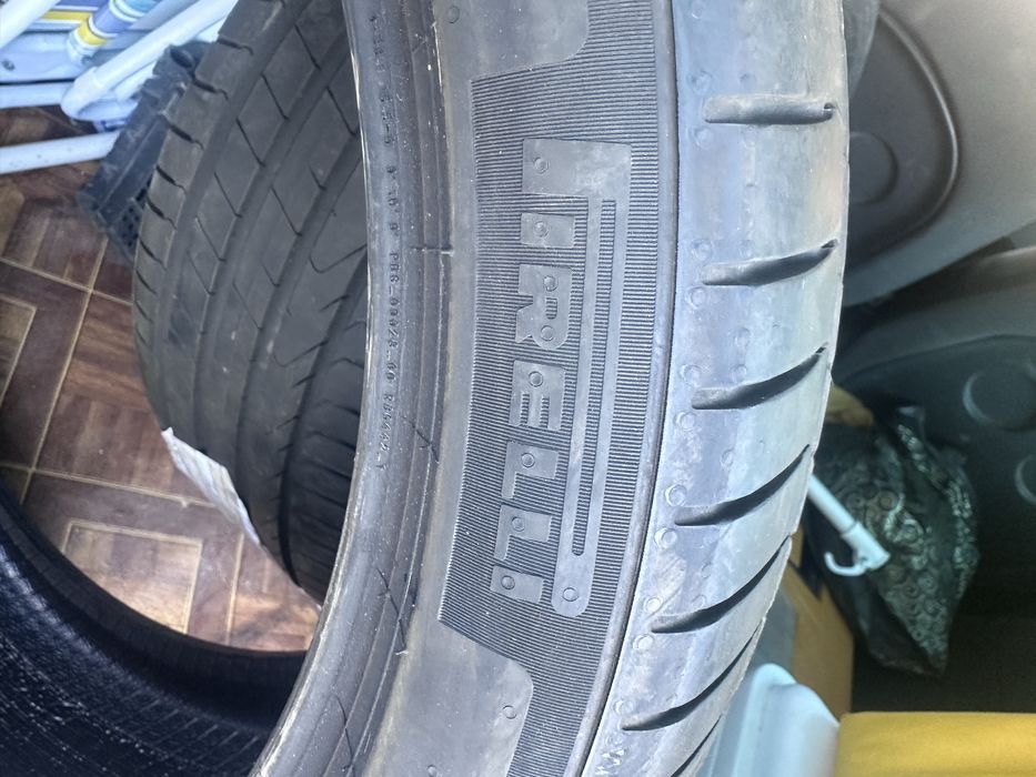 235/40/19 Pirelli cinturato p7 DOT0825