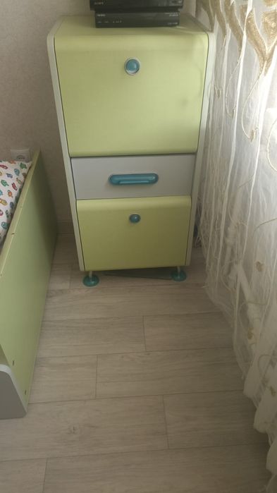 Детская мебель,кровати и шкафчики