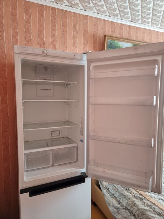 Холодильник indesit