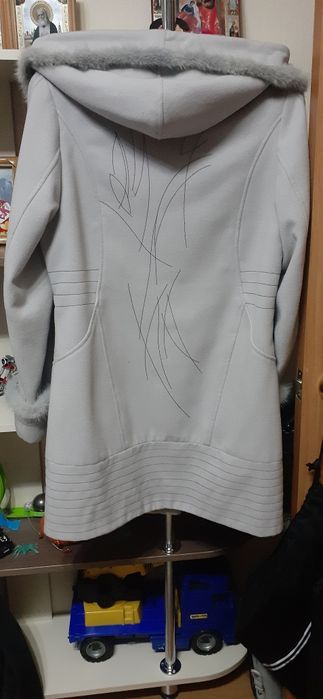 Продам  2 пальто