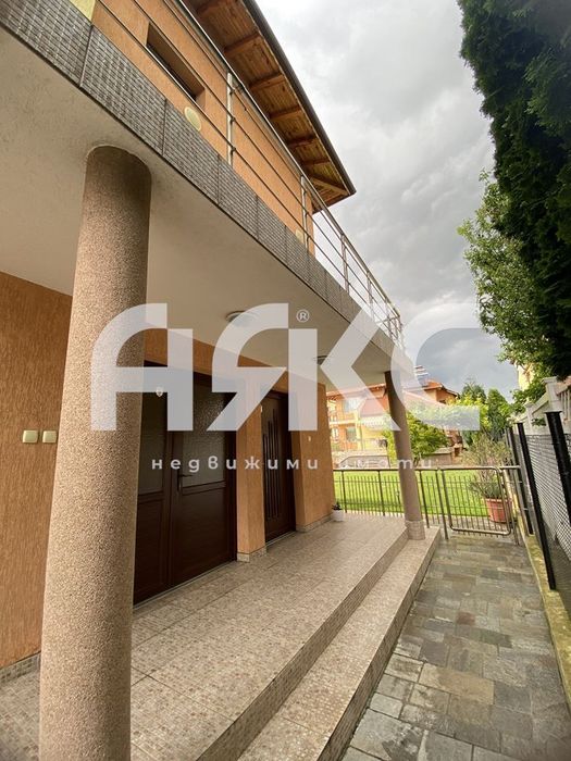 Дава се под наем Етаж от къща в София, Требич - 100 кв.м за 757.86 € - Снимка #11