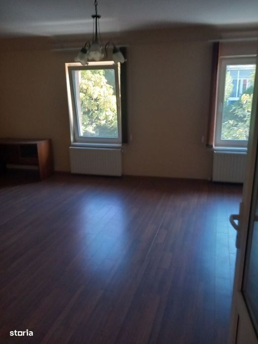 Casa cu etaj,cu garaj, D+P+E+M,611 mp, teren 371 mp,Central