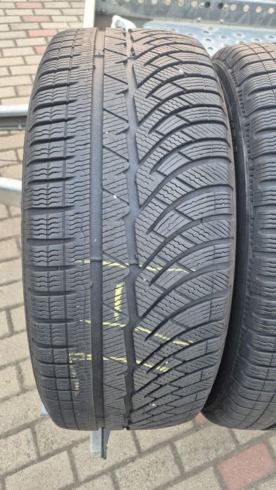 Două cauciucuri;235 55 17 ,de iarnă, m+s
