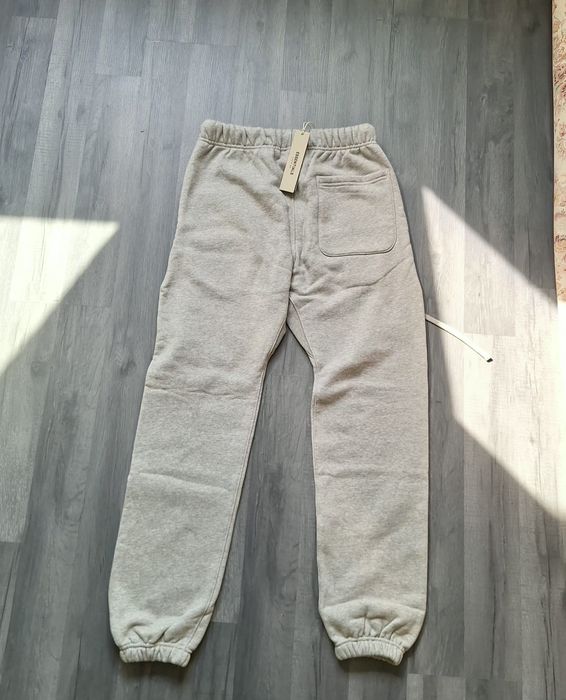 Pantaloni Essentials