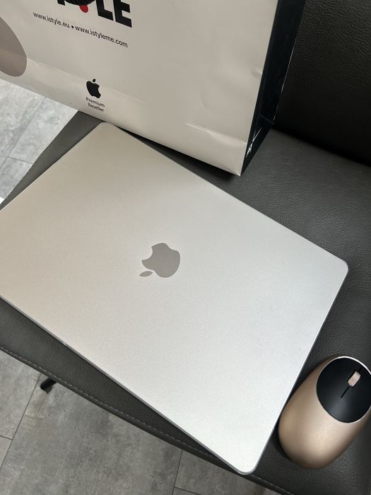 Apple MacBook air Starlight 15.3 inch M2 chip