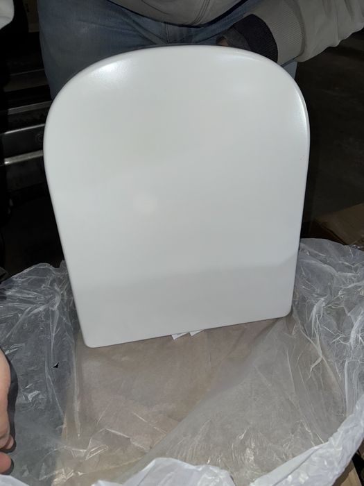 подвесной  унитаз и ванна. Оригинал.