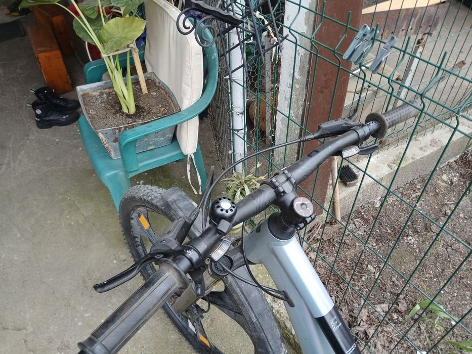 Vând bicicletă club stare foarte bună și două roți