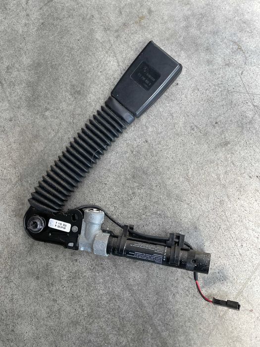Pretensioner centura dreapta fata Bmw seria 5 F10, 7 F01 cod 9115306