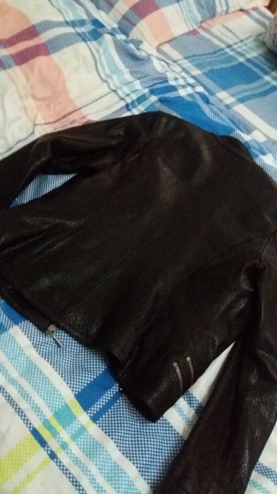 Продам   женскую  кожаную  куртку   почти  новая