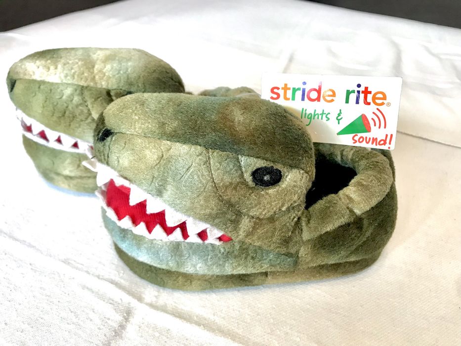 STRIDE RITE Динозаври пантофки със звук и светлина 22-23 номер