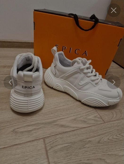 Adidasi Epica din piele ca noi