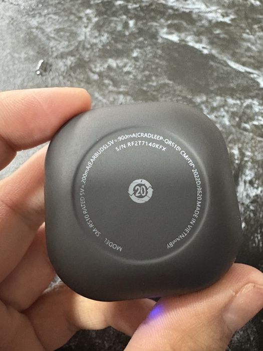 Samsung naushniy sotiladi