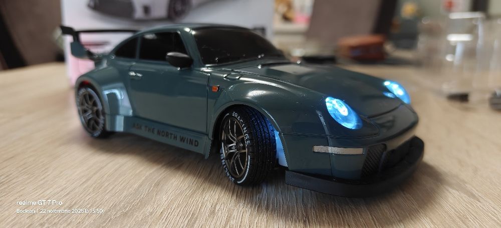 Mașină racing 4×4 cu telecomandă și acumulator, leduri, roti de schimb