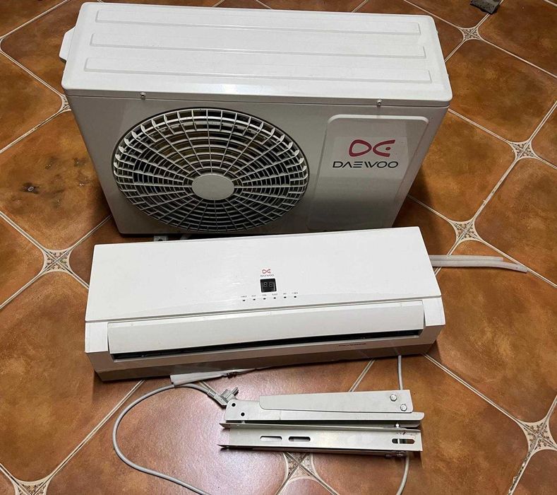 Vand aparat de aer conditionat Daewoo DSB-F1272LH