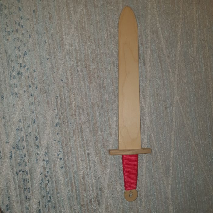 Деревянное игрушечное оружие