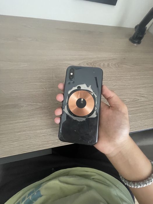 Продам Iphone XS