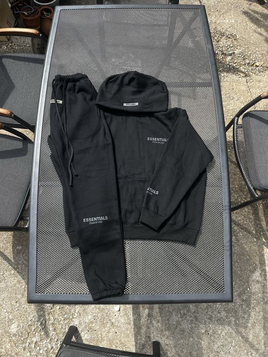 Еssentials екипи (сиво,черно,бежаво)