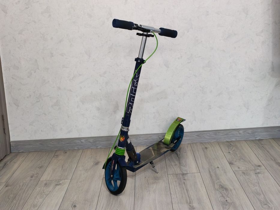 Продам самокат Roces