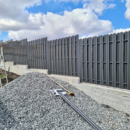 Executam garduri porți ori care model la comanda clientului cu toate m