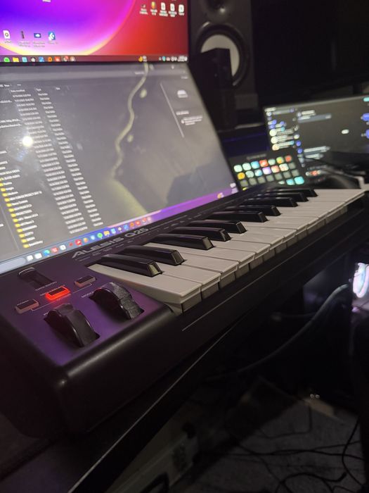 Alesis Q25 – MIDI клавиатура