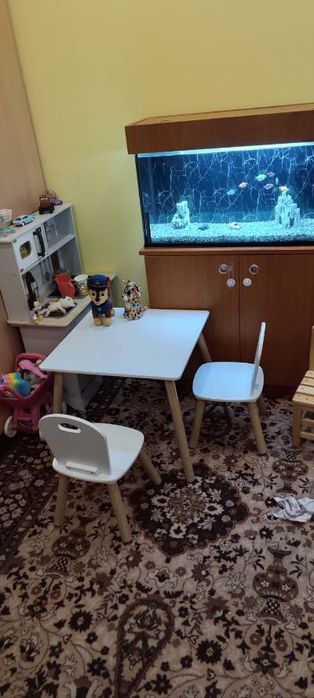 Аквариум със шкаф
