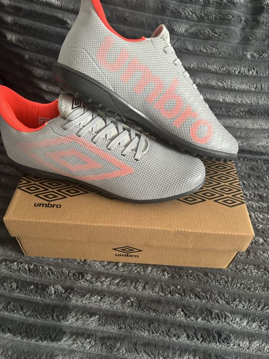 Adidasi fotbal 44 si 42.5