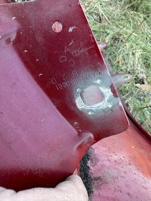 Aripă dreapta față mercedes a clss w176.