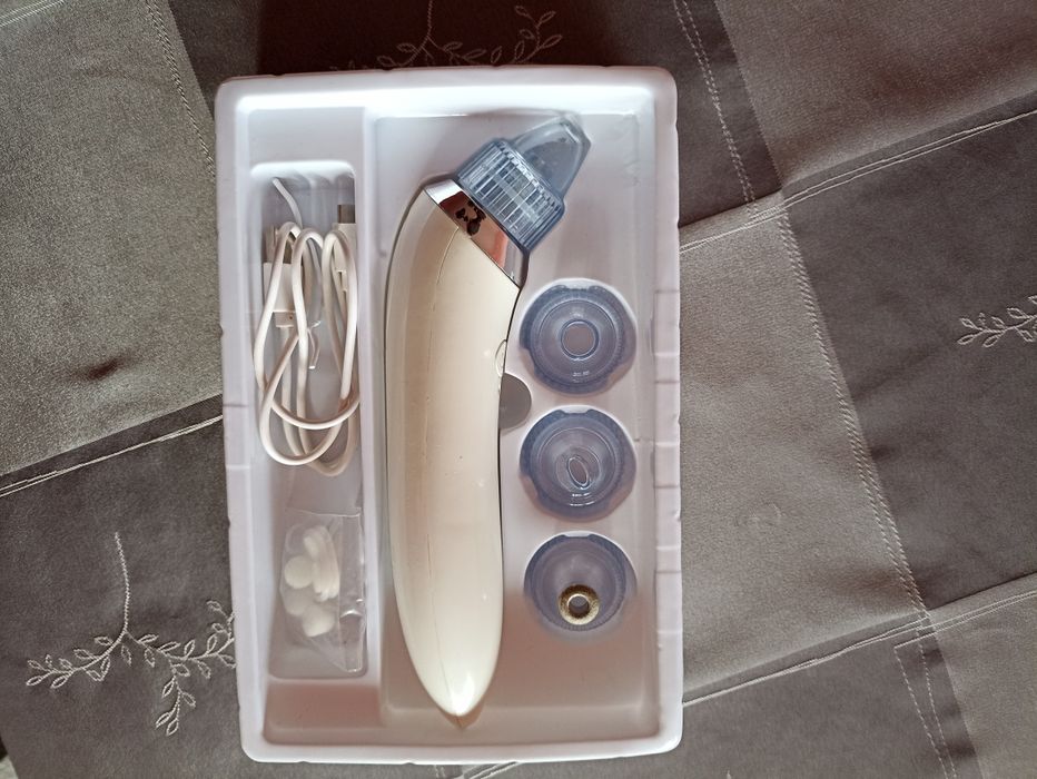 Уред за почистване на лице с вакуум