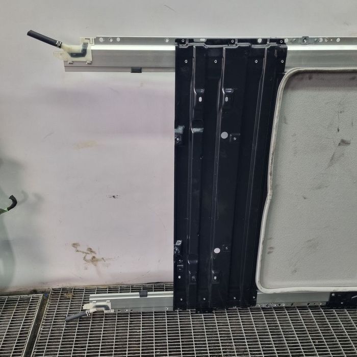 Trapa Mitsubishi Outlander 2009 - 2012 SUV 4 Usi (1411)