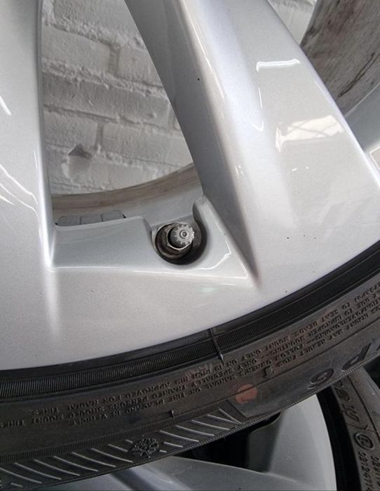 Tesla model s джанти 19 със зимни гуми