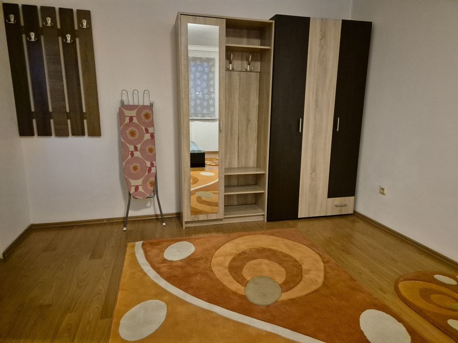 Închiriez apartament cu 1 cameră decomandat