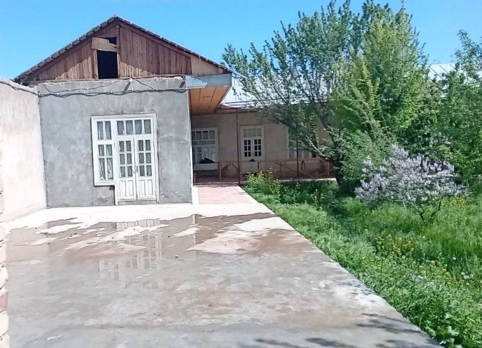 Ургут тумани Гоз кишлогида срочно Уй сотилмокда