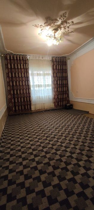 Jizzah shaharda uy sotiladi