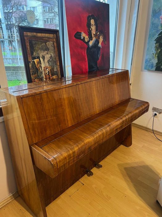 Акустично пиано CALISIA