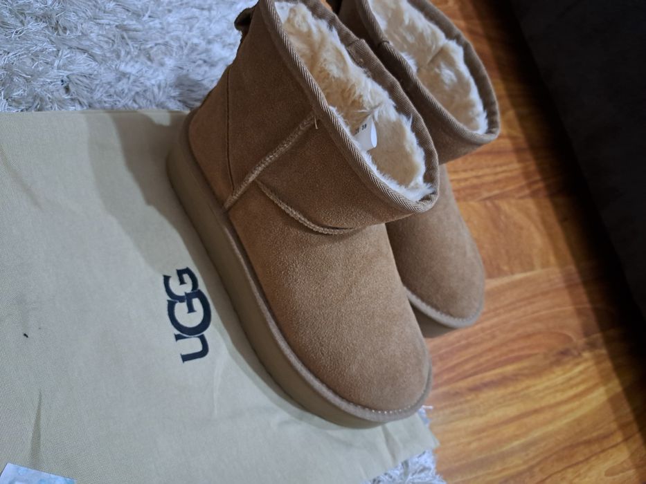 Botine UGG cu blanită