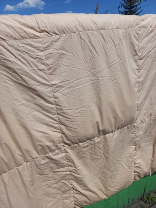 Покрывало и пуховое одеяло продам