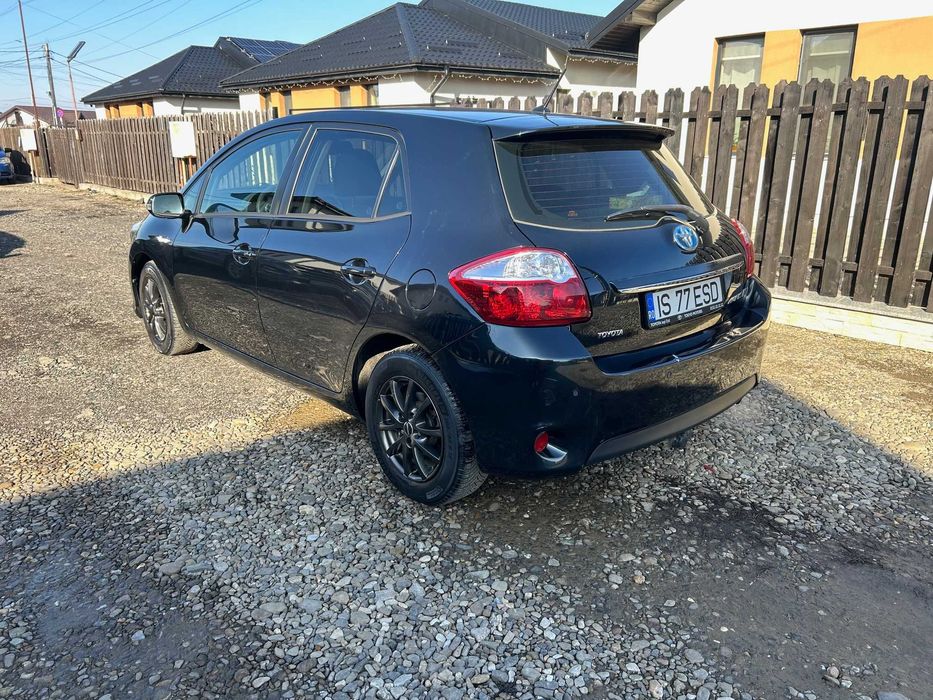 Toyota Auris 1.8 Hybrid VVT-i 136 CP