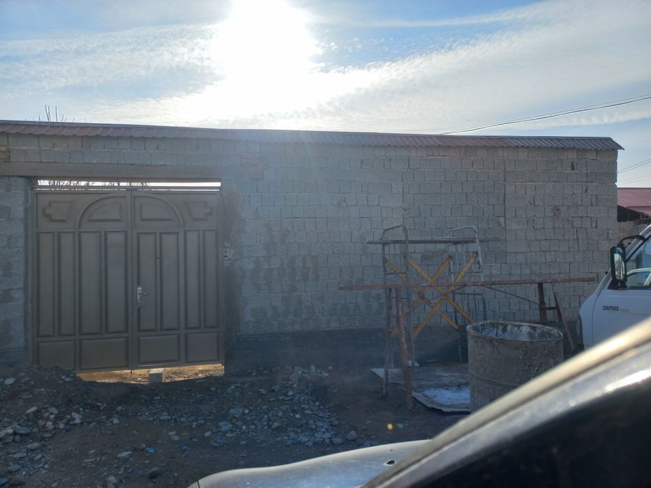 Шахар марказида катта ховли